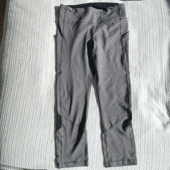 Lululemon grey cropped leggings - Picture 2 of 5